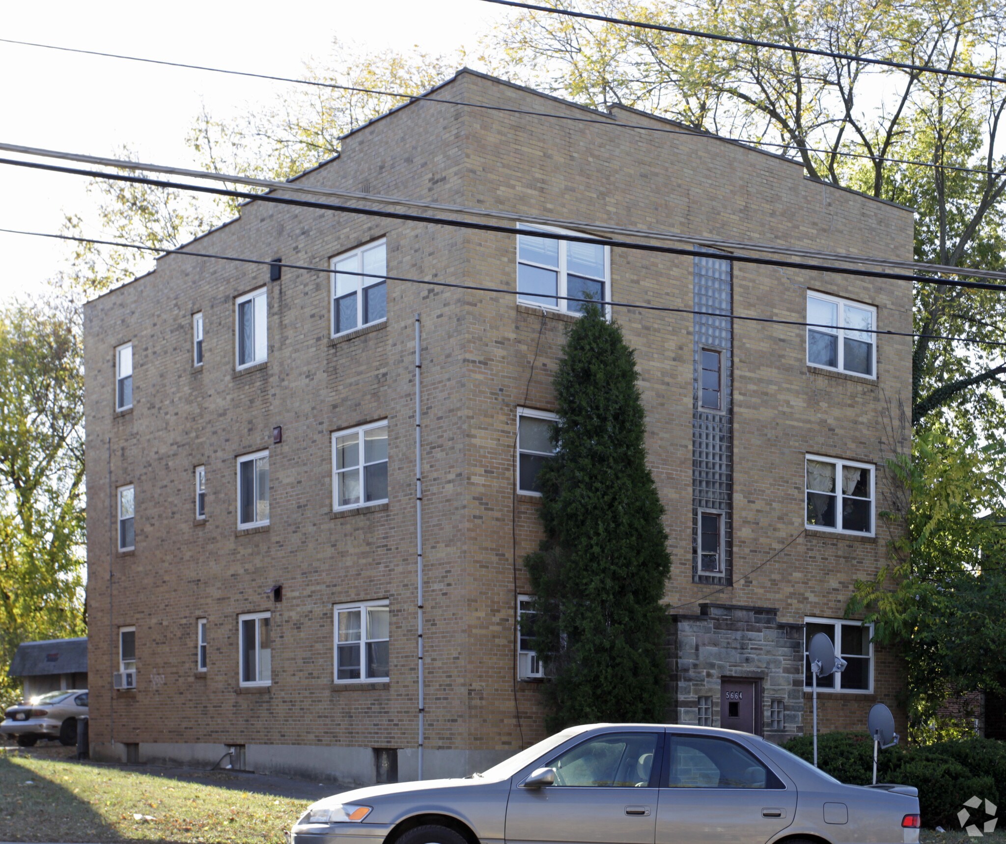 5664 Montgomery Rd, Cincinnati, OH for sale Primary Photo- Image 1 of 1