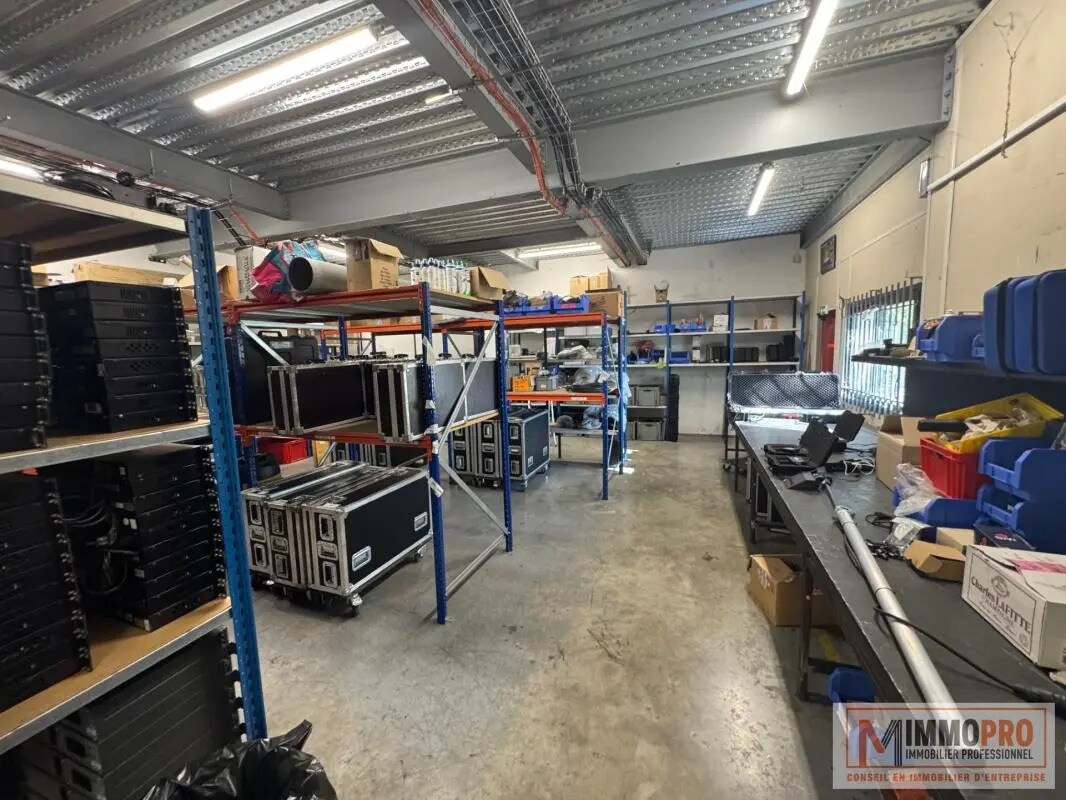 Flex in Vallauris for lease Building Photo- Image 1 of 5