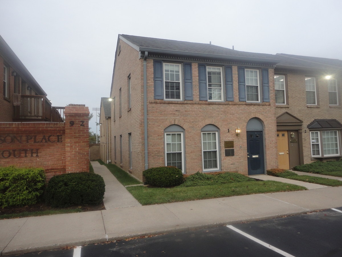 932 Hungerford Dr, Rockville, MD 20850