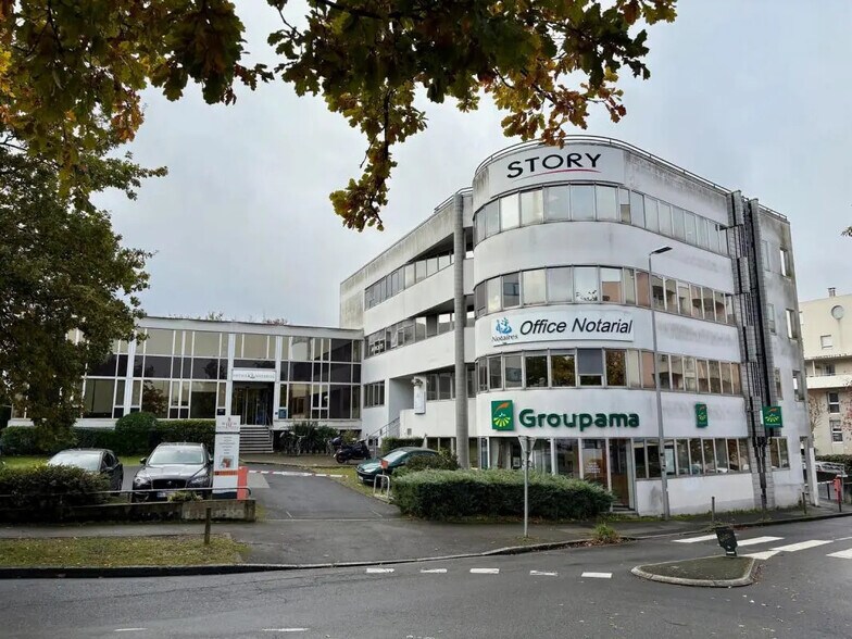 Office in Rezé for lease - Building Photo - Image 1 of 8