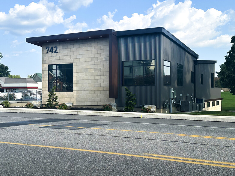 742 E Main St, Annville, PA for lease - Building Photo - Image 2 of 4