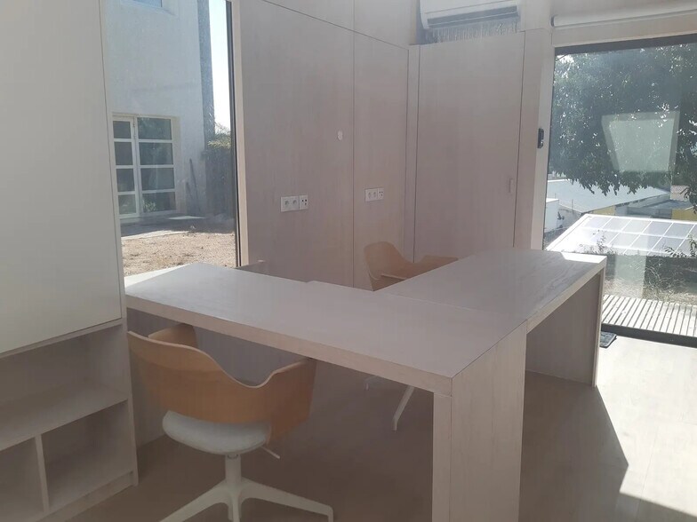 417 Route De La Farlede, La Garde for lease - Interior Photo - Image 3 of 6