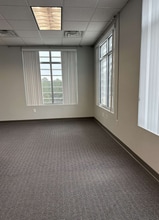 612 Winding Creek Rd, Fayetteville, NC for lease Interior Photo- Image 2 of 5