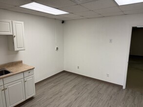 38-40 Wilson Rd, Humble, TX for lease Building Photo- Image 2 of 6