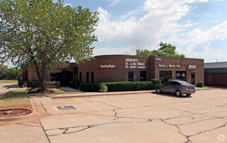 1025 E Vandament Ave, Yukon, OK for sale - Primary Photo - Image 1 of 1