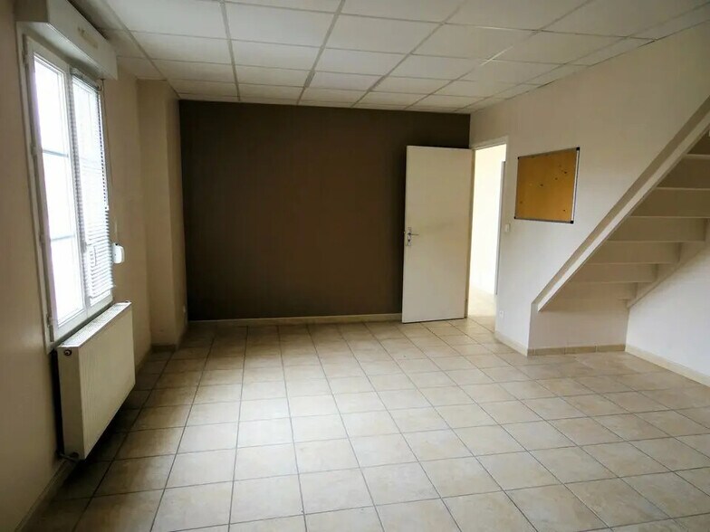 Office in Soissons for lease - Interior Photo - Image 2 of 6