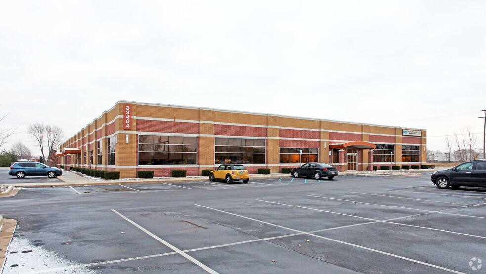 33464 Schoenherr Rd, Sterling Heights, MI for lease - Building Photo - Image 2 of 7