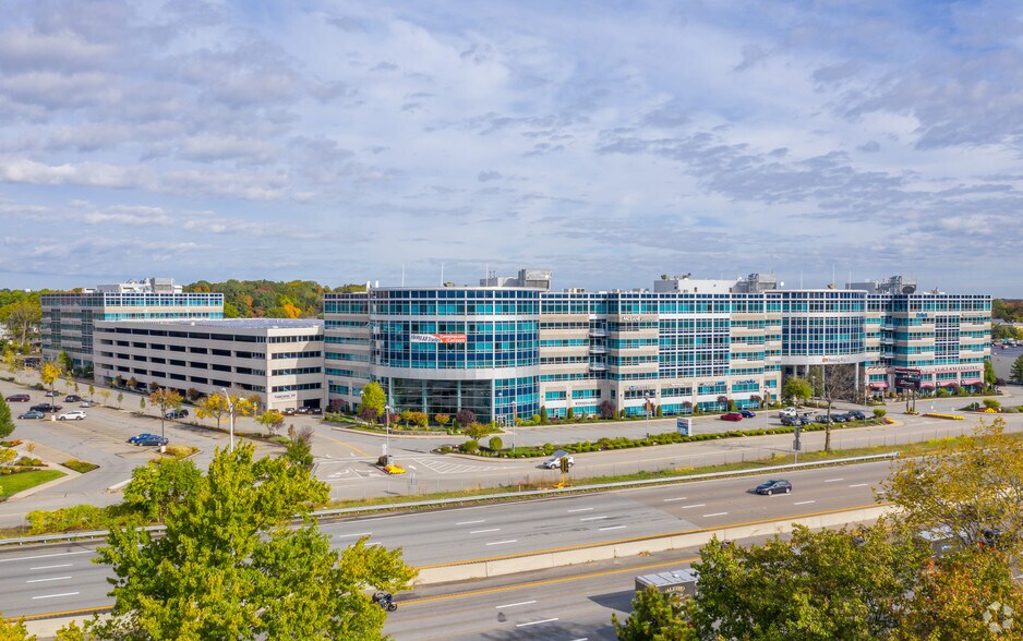 300-400 Tradecenter, Woburn, MA for lease - Primary Photo - Image 1 of 9