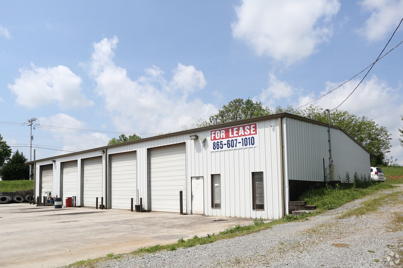 1307 E Emory Rd, Knoxville, TN 37938