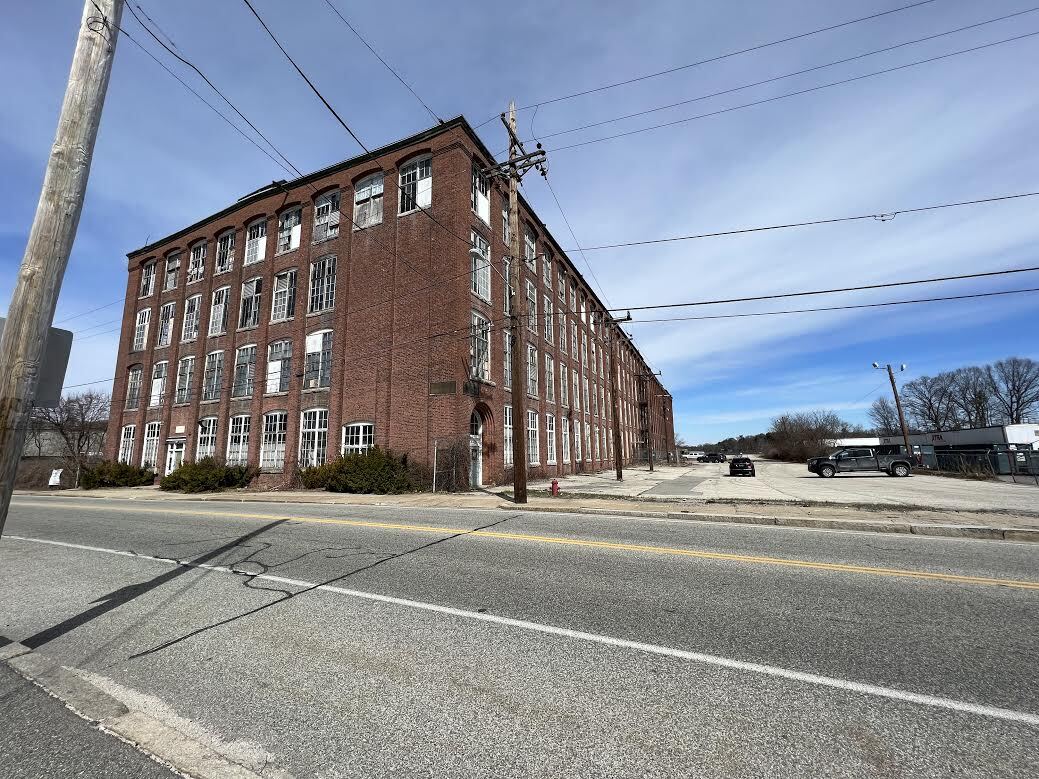 20 Privilege St, Woonsocket, RI 02895 Waterfront 192k SF mill6.54