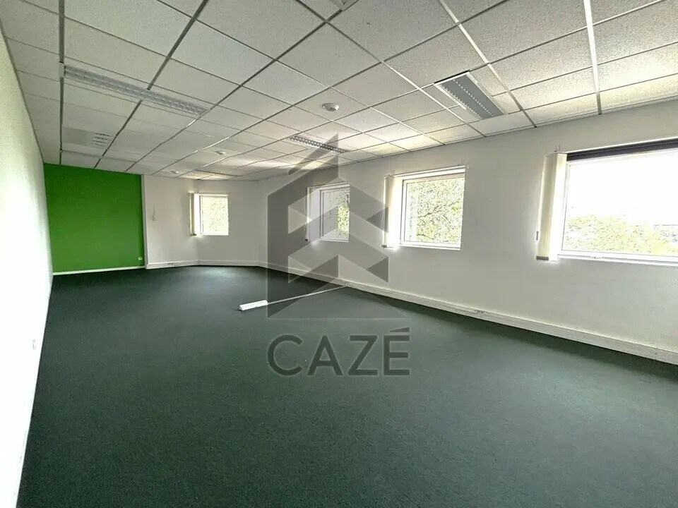 Office in Pessac for lease Interior Photo- Image 1 of 5