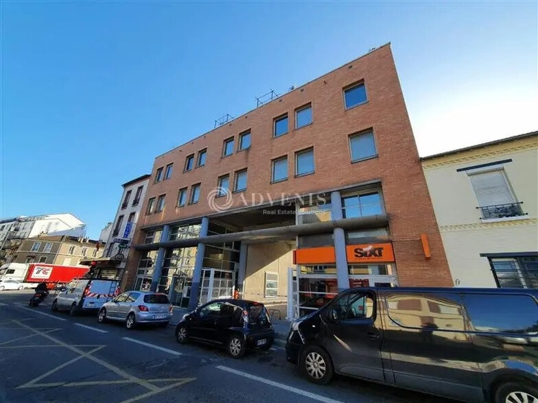 Office in Saint-Ouen-sur-Seine for lease - Building Photo - Image 1 of 8