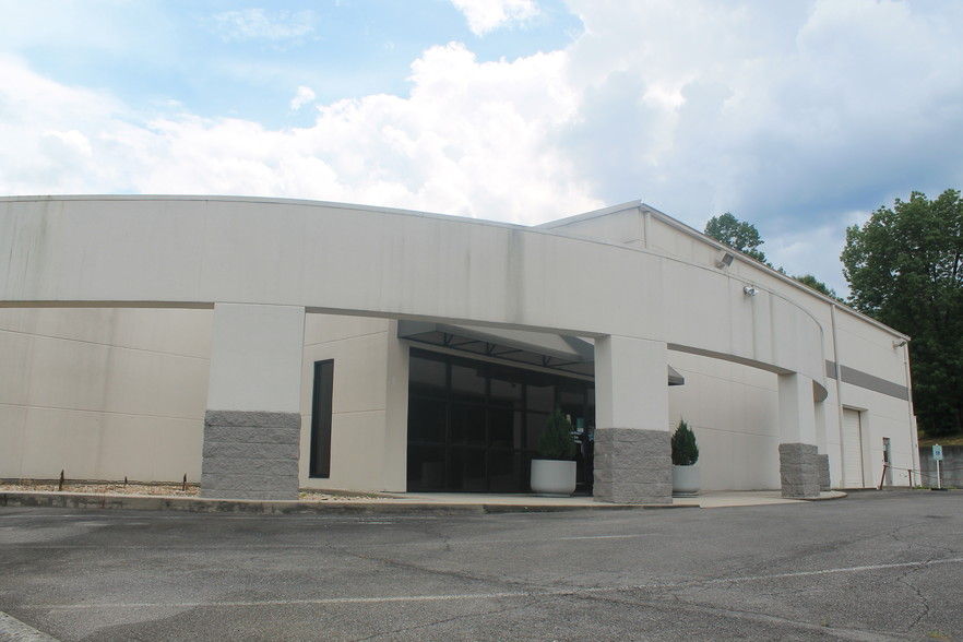 1503 N Tibbs Rd, Dalton, GA for lease - Primary Photo - Image 1 of 3