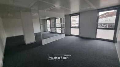 Office in Lyon for lease Building Photo- Image 1 of 1