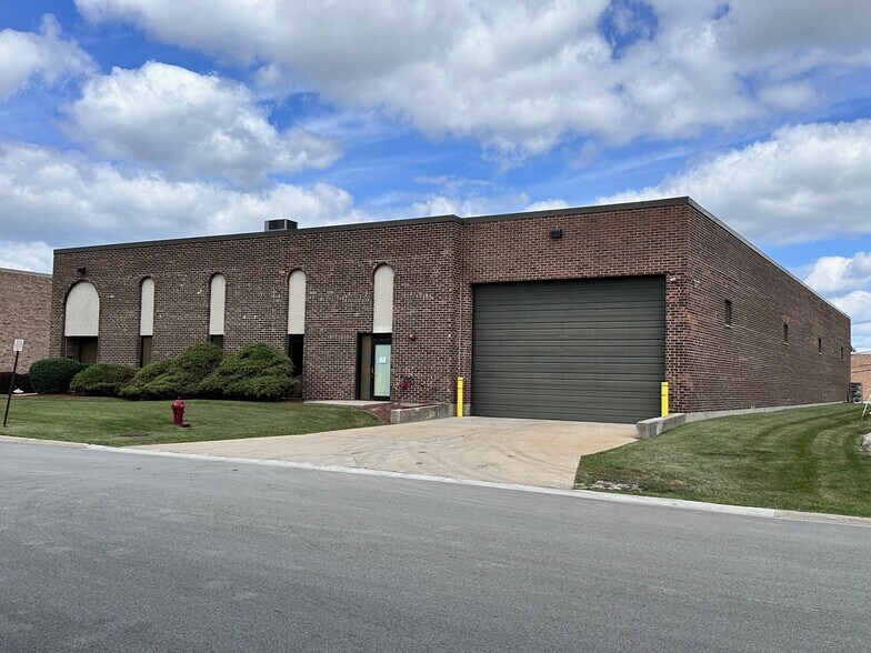 263 Richert Rd, Wood Dale, IL for lease - Building Photo - Image 1 of 1