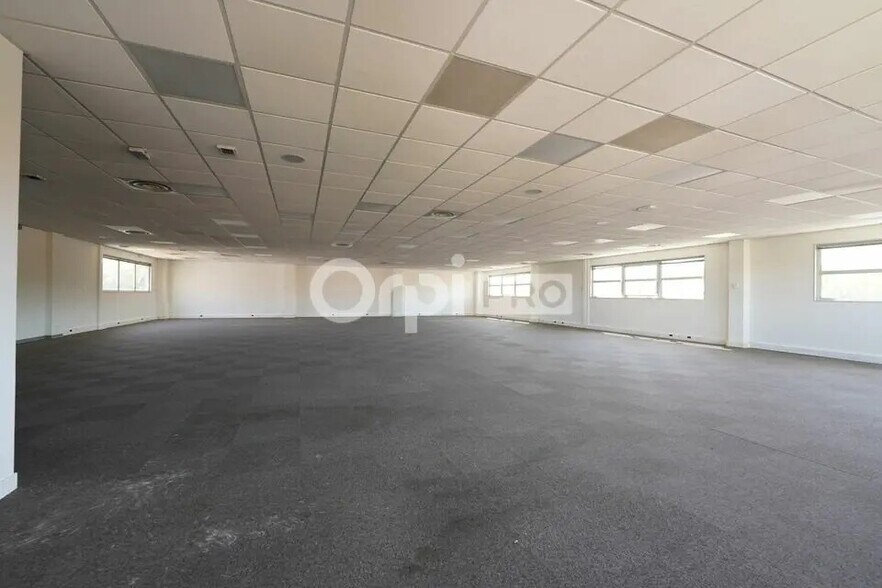 Office in OULLINS-PIERRE-BÉNITE for sale - Building Photo - Image 3 of 12