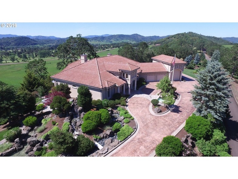 581 Fisher Rd, Roseburg, OR 97471