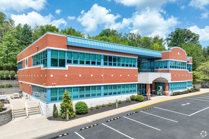 125 Hillvue Ln, Pittsburgh, PA for lease - Building Photo - Image 3 of 4
