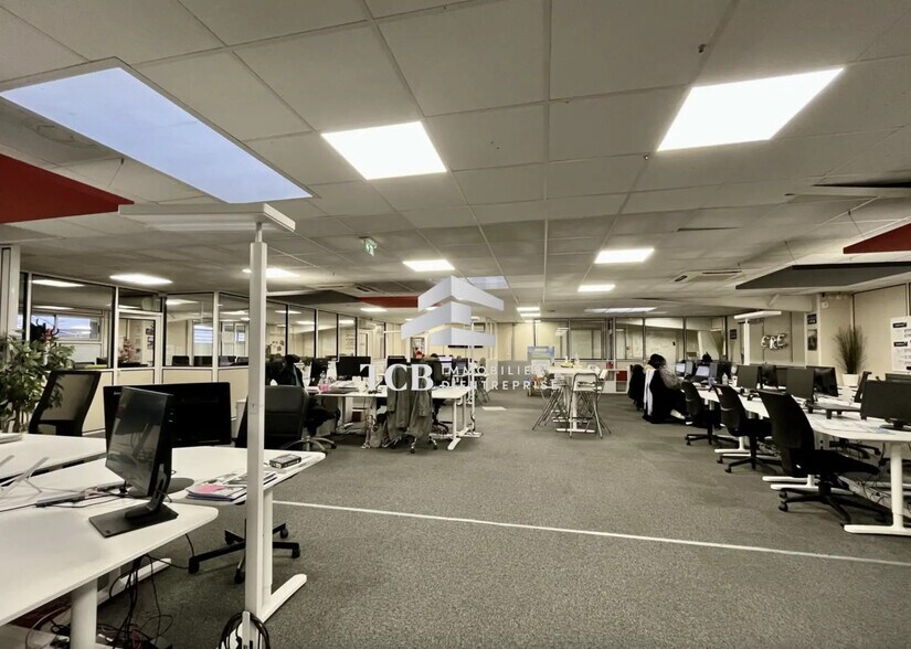 Flex in Saint-Herblain for sale - Building Photo - Image 3 of 22