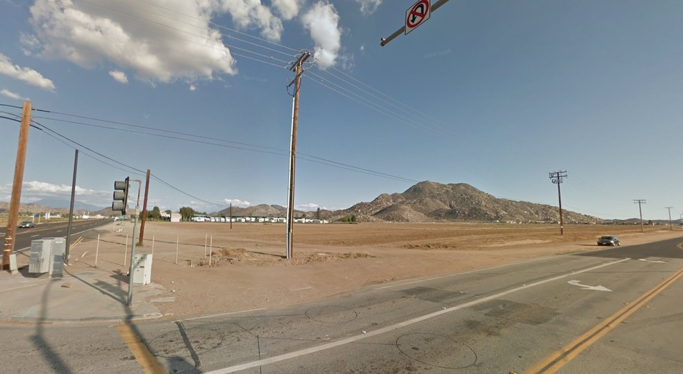 SEC Hwy 74 & Briggs Rd, Homeland, CA for lease - Primary Photo - Image 1 of 2