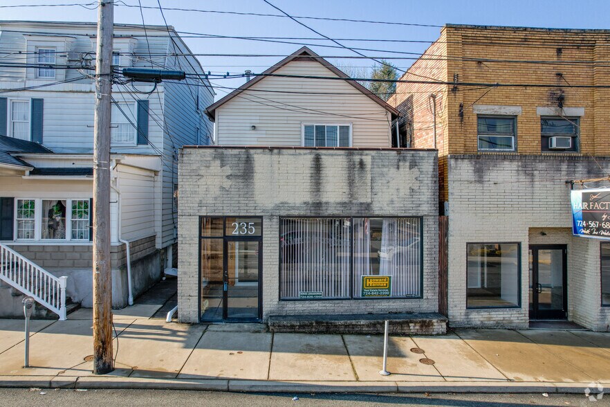 235 Longfellow St, Vandergrift, PA 15690