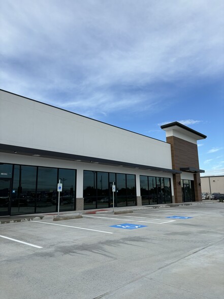 13437 W Bellfort Ave, Sugar Land, TX for lease - Building Photo - Image 3 of 7