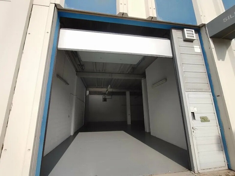 Flex in Saint-Quentin-Fallavier for sale - Building Photo - Image 3 of 3