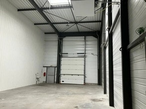 Flex in Saint-Priest for lease Building Photo- Image 1 of 10