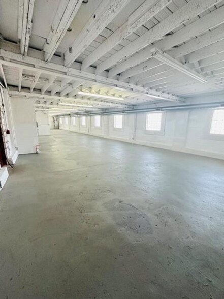 727 Thompson Ave, McKees Rocks, PA for sale - Building Photo - Image 1 of 1