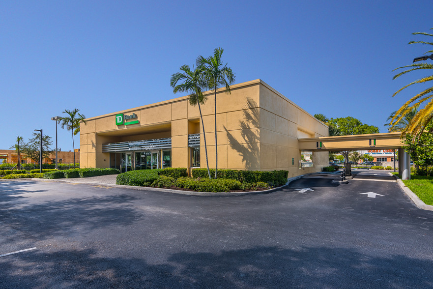 3325 W Hillsboro Blvd, Deerfield Beach, FL for lease - Primary Photo - Image 1 of 14