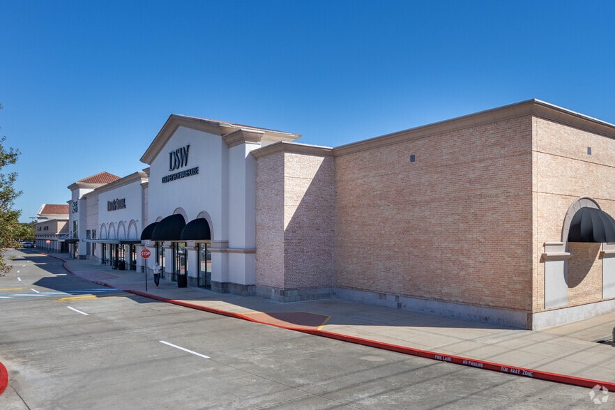 2513-2745 Town Center Blvd, Sugar Land, TX for lease - Building Photo - Image 3 of 7