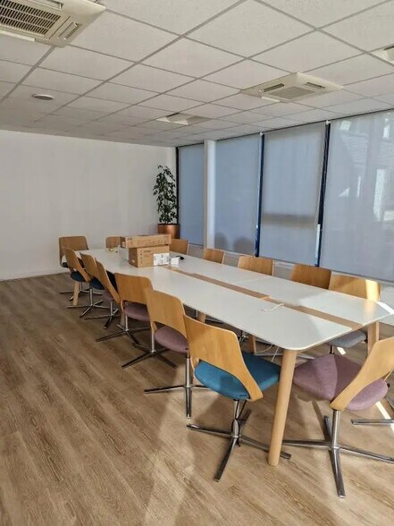 Office in SAINT-OUEN-L'AUMONE for lease - Interior Photo - Image 3 of 11