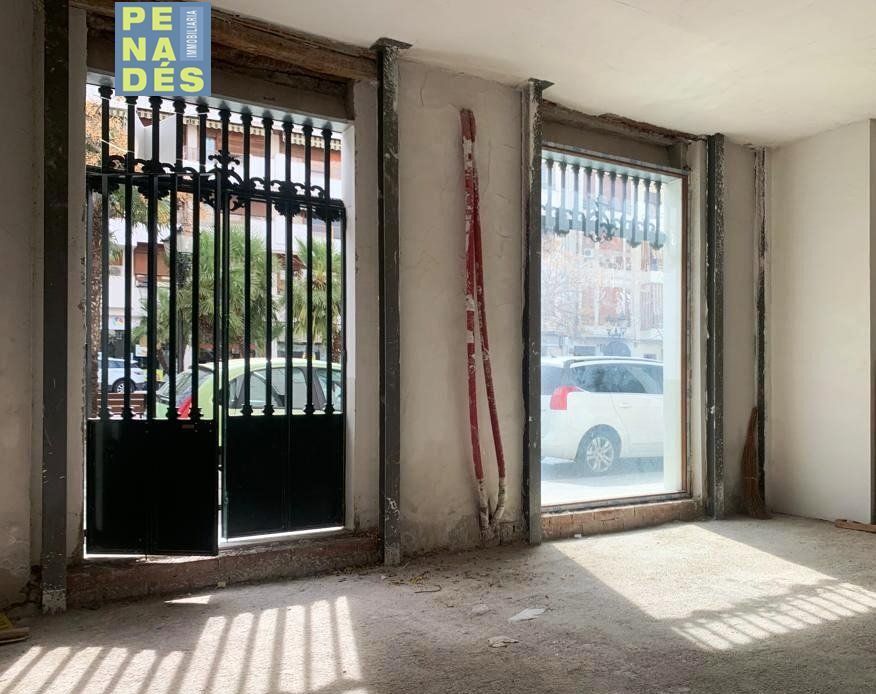 Retail in València for lease Building Photo- Image 1 of 5