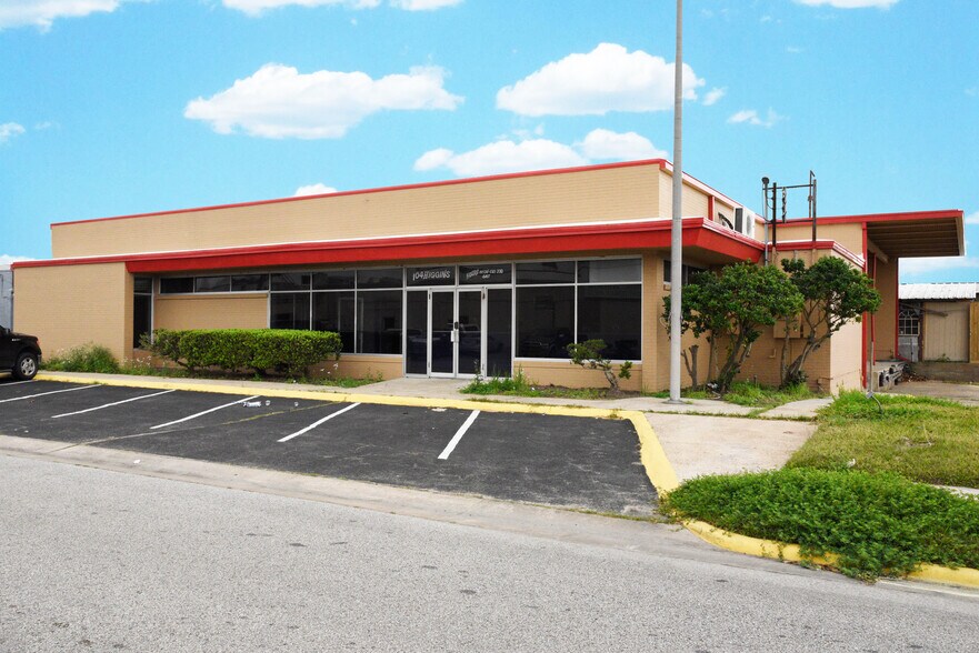 104 Higgins St, Humble, TX for sale - Building Photo - Image 1 of 1