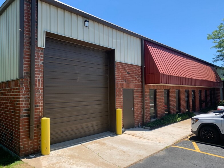 760 Industrial Dr, Cary, IL for sale - Building Photo - Image 1 of 1