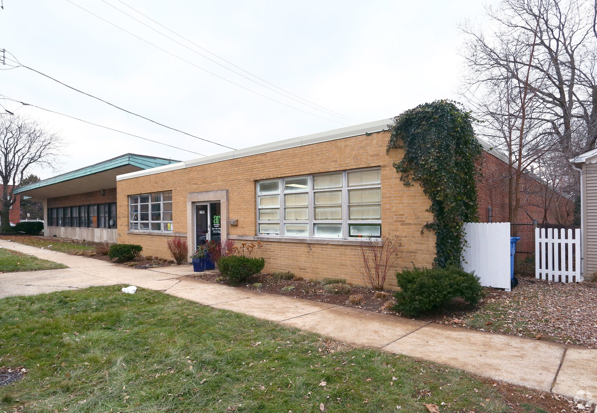 4414 N Kenneth Ave, Chicago, IL for lease Building Photo- Image 1 of 5
