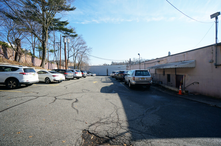 144-154 Bloomfield Ave, Verona, NJ for lease - Building Photo - Image 3 of 8