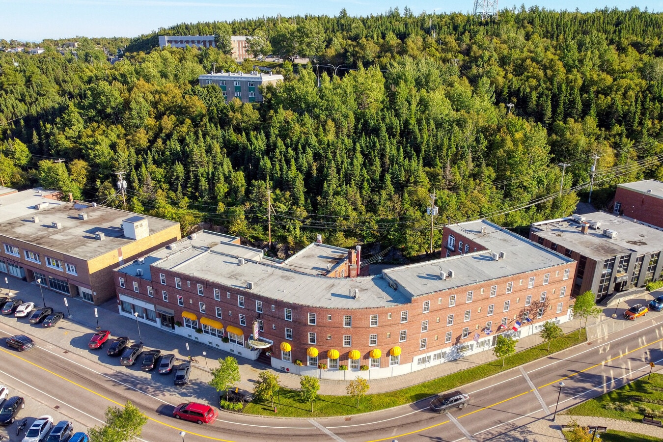 4474 Boul La Salle, QC G4Z 1R6 4474 Boul La Salle, QC G4Z 1R6