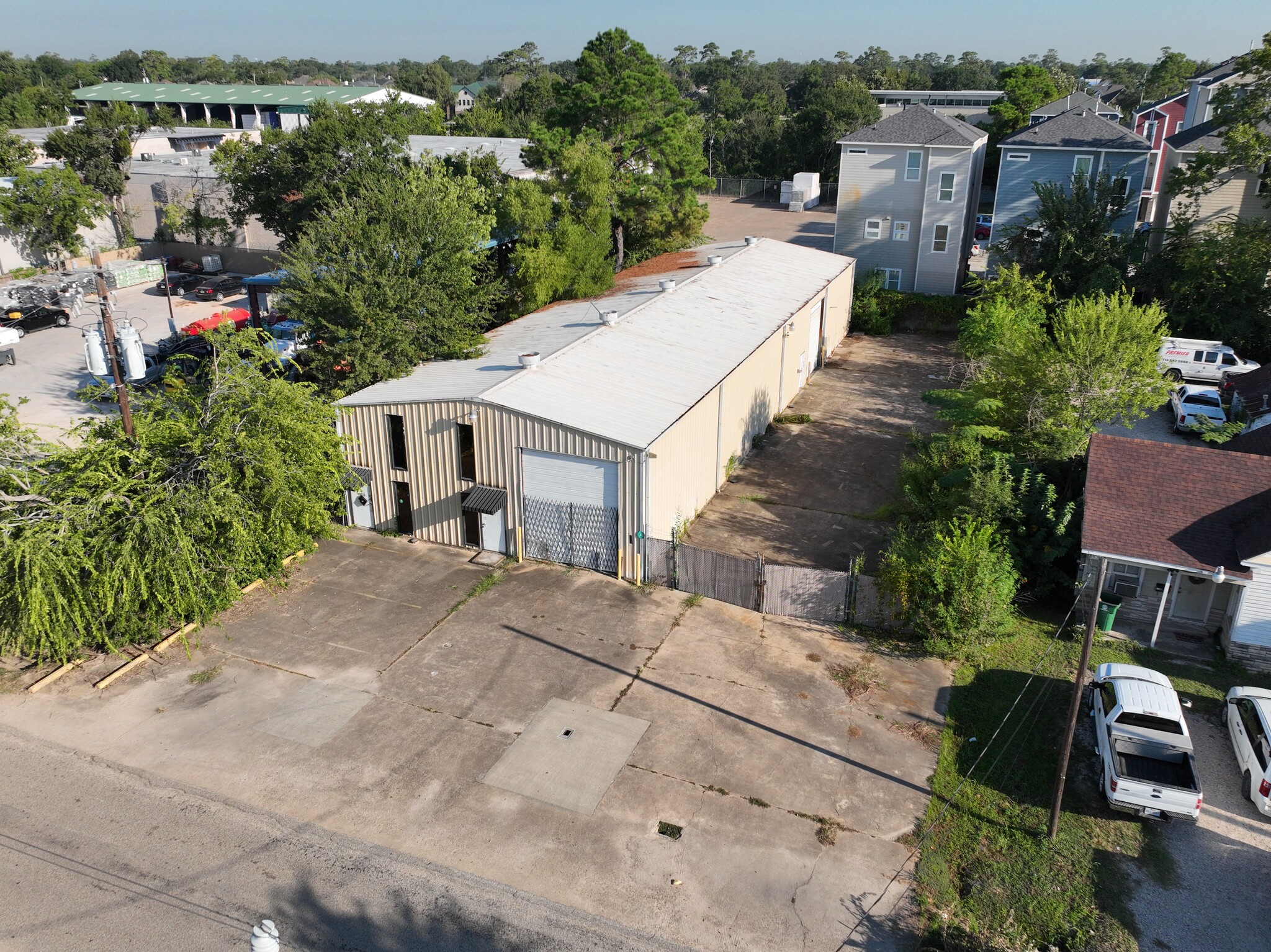 2108 Lou Ellen Ln, Houston, TX for lease Building Photo- Image 1 of 12