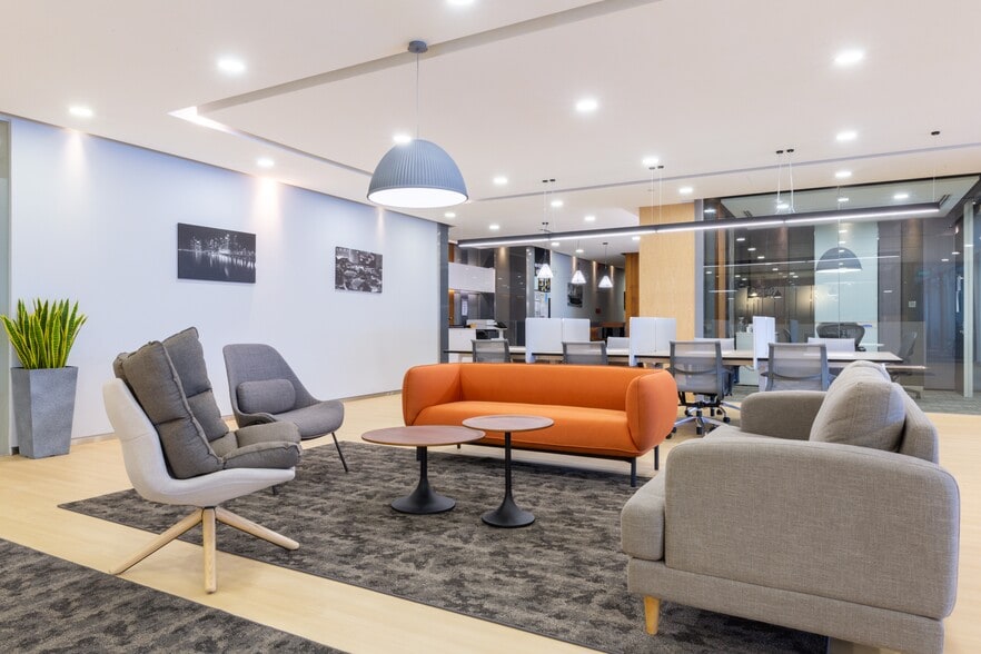 251 Consumers Rd, Toronto, ON for lease - Interior Photo - Image 2 of 5