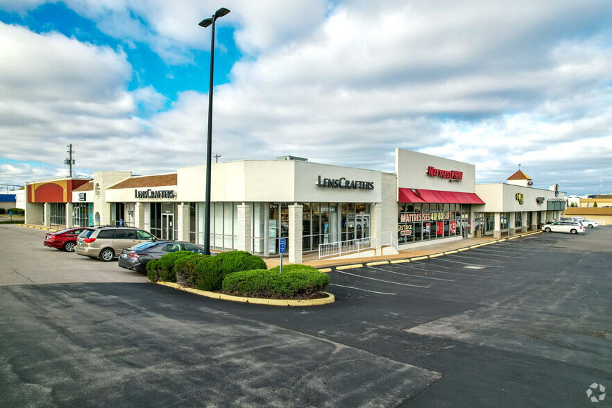 122-144 S County Center Way, Saint Louis, MO for sale - Building Photo - Image 1 of 1