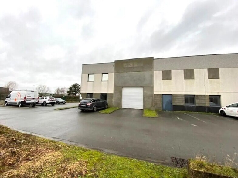 Office in SAINGHIN-EN-MÉLANTOIS for lease - Building Photo - Image 2 of 7