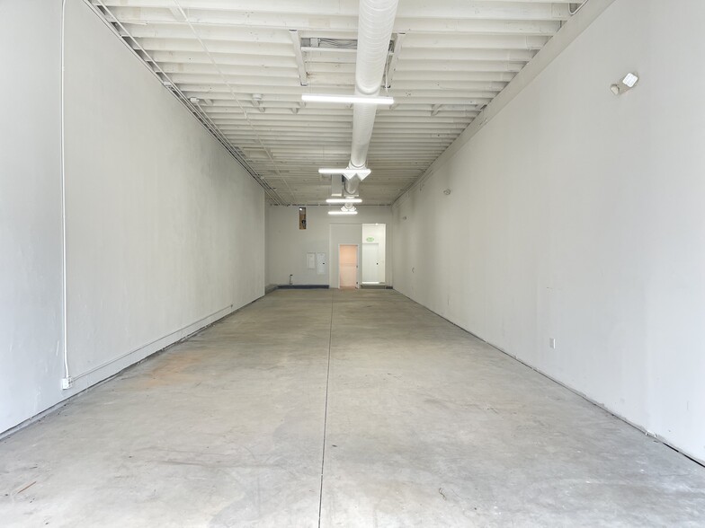 8462 Melrose Ave, Los Angeles, CA for lease - Interior Photo - Image 3 of 4