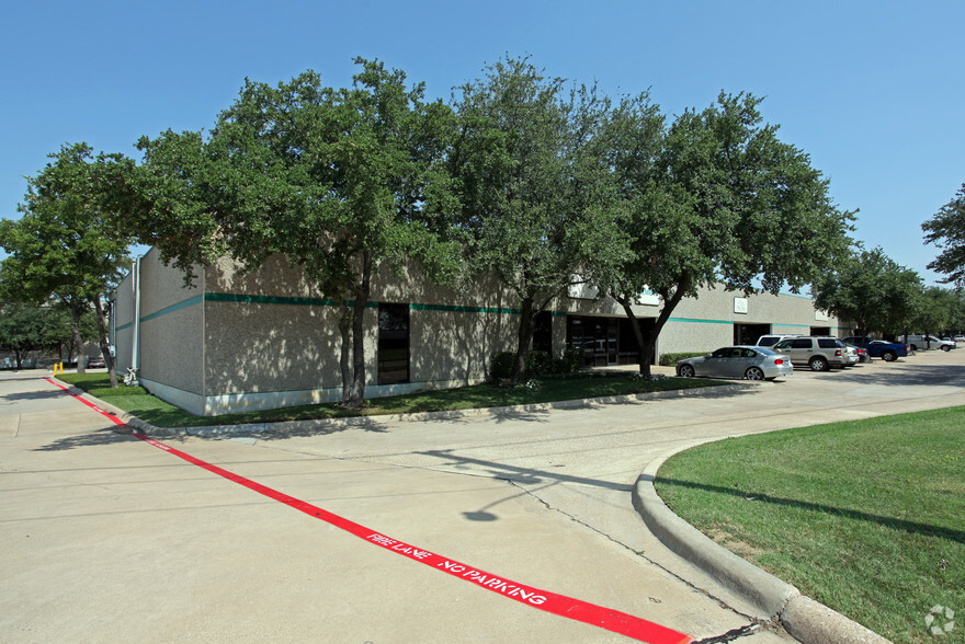 12901-12919 Valley Branch Ln, Farmers Branch, TX for lease - Primary Photo - Image 1 of 3