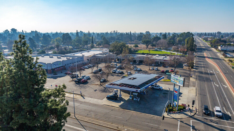 5540 E Kings Canyon Rd, Fresno, CA for sale - Building Photo - Image 1 of 1