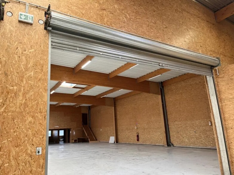 Flex in Anglet for lease - Building Photo - Image 2 of 9