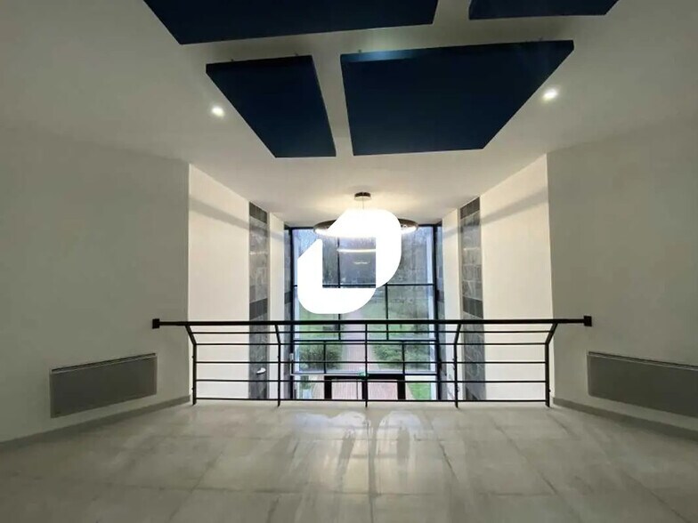 Flex in Gennevilliers for lease - Building Photo - Image 2 of 11