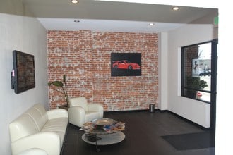 6529 Elvas Ave, Sacramento, CA for sale Interior Photo- Image 1 of 3