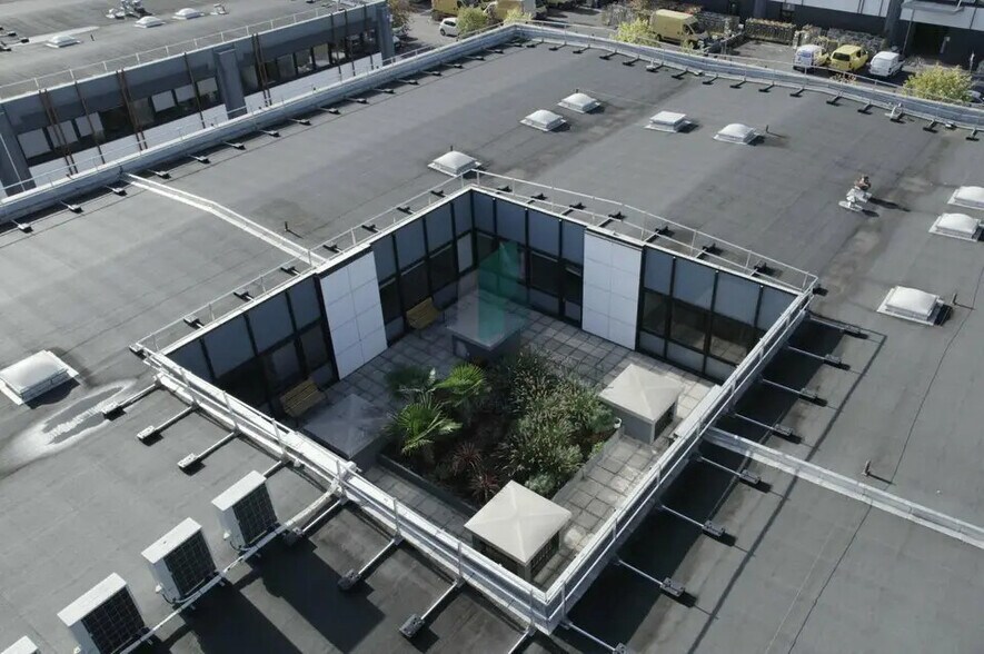 Flex in Gennevilliers for lease - Building Photo - Image 1 of 2
