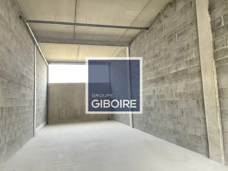 Industrial in Rennes for lease - Interior Photo - Image 2 of 6